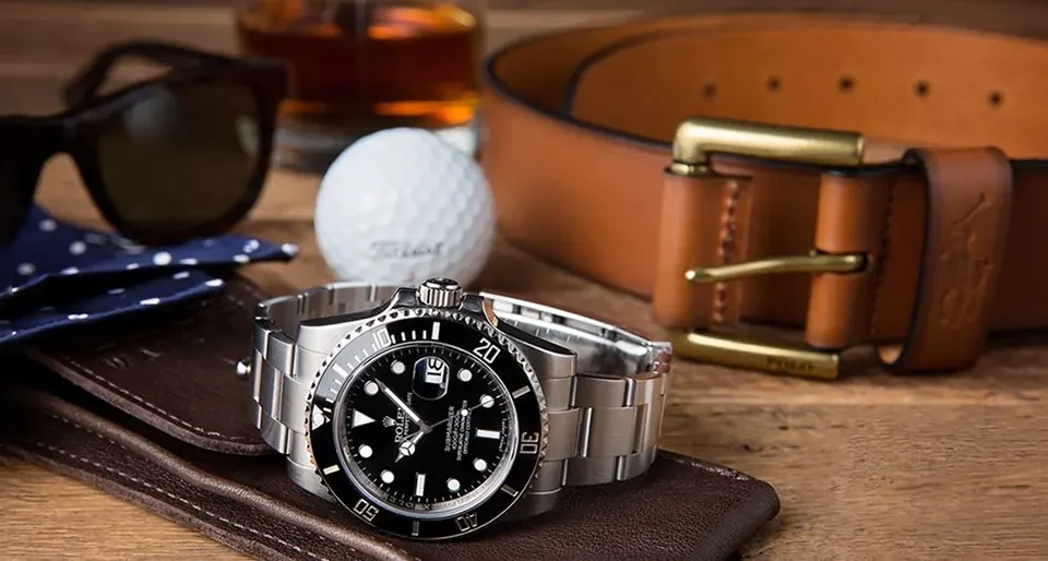 New Year Gift Guide: Top 9 Fashion Watches & Accessories for Friends