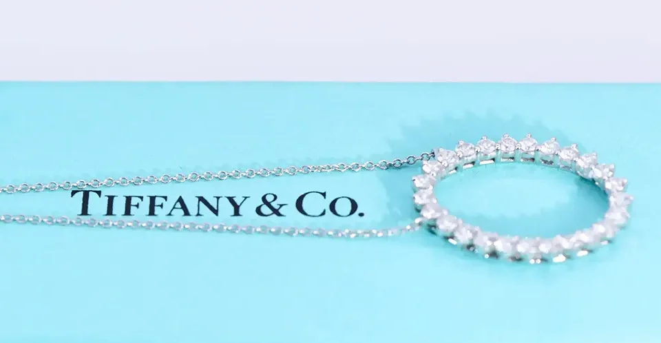 Luxury New Year Gift Ideas for Her