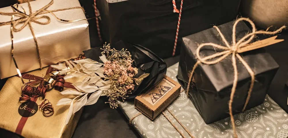 Luxury Christmas Gifts for Friends: Elegant Ideas with Fresh Brands